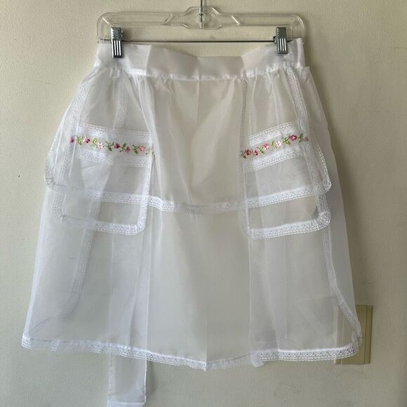 Vintage 1950s/60s Sheer White Lace Apron w/ Floral Embroidery & Pockets NWT - Picture 3 of 11